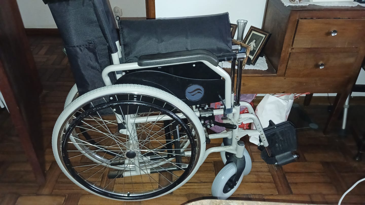 Customer photo review of Roda Dianteira para Cadeira de Rodas PU Maciça 8'' x 2''