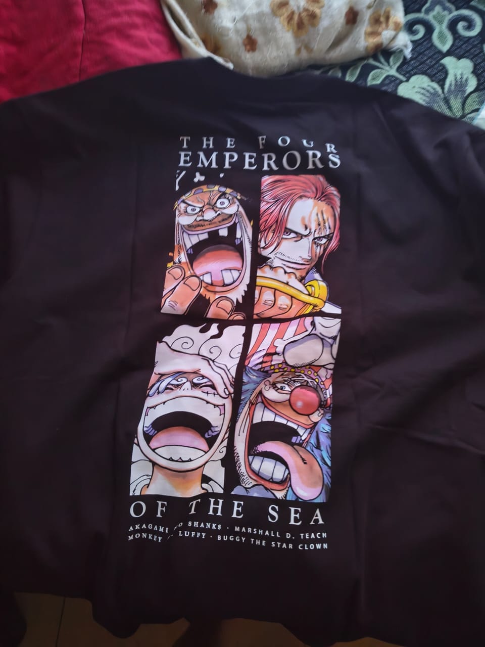 Customer photo review of Camisa Four Emperors - One Piece