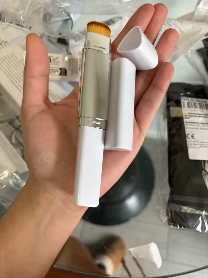 Customer photo review of ✨ Fondotinta Stick Coreano Idratante 2 in 1 con  Formula Auto‑Adattiva ✨