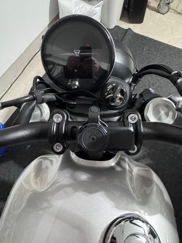 Customer photo review of Triumph Speed Twin 900 2025 - 2026 - Quad Lock Handlebar Machined Top Clamp Mount - Brogue Moto