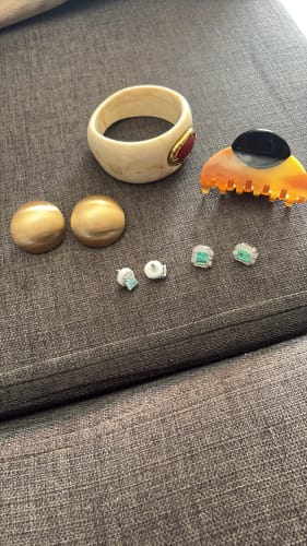 Customer photo review of Acetate Patchwork Hair Claw Clip – Medium