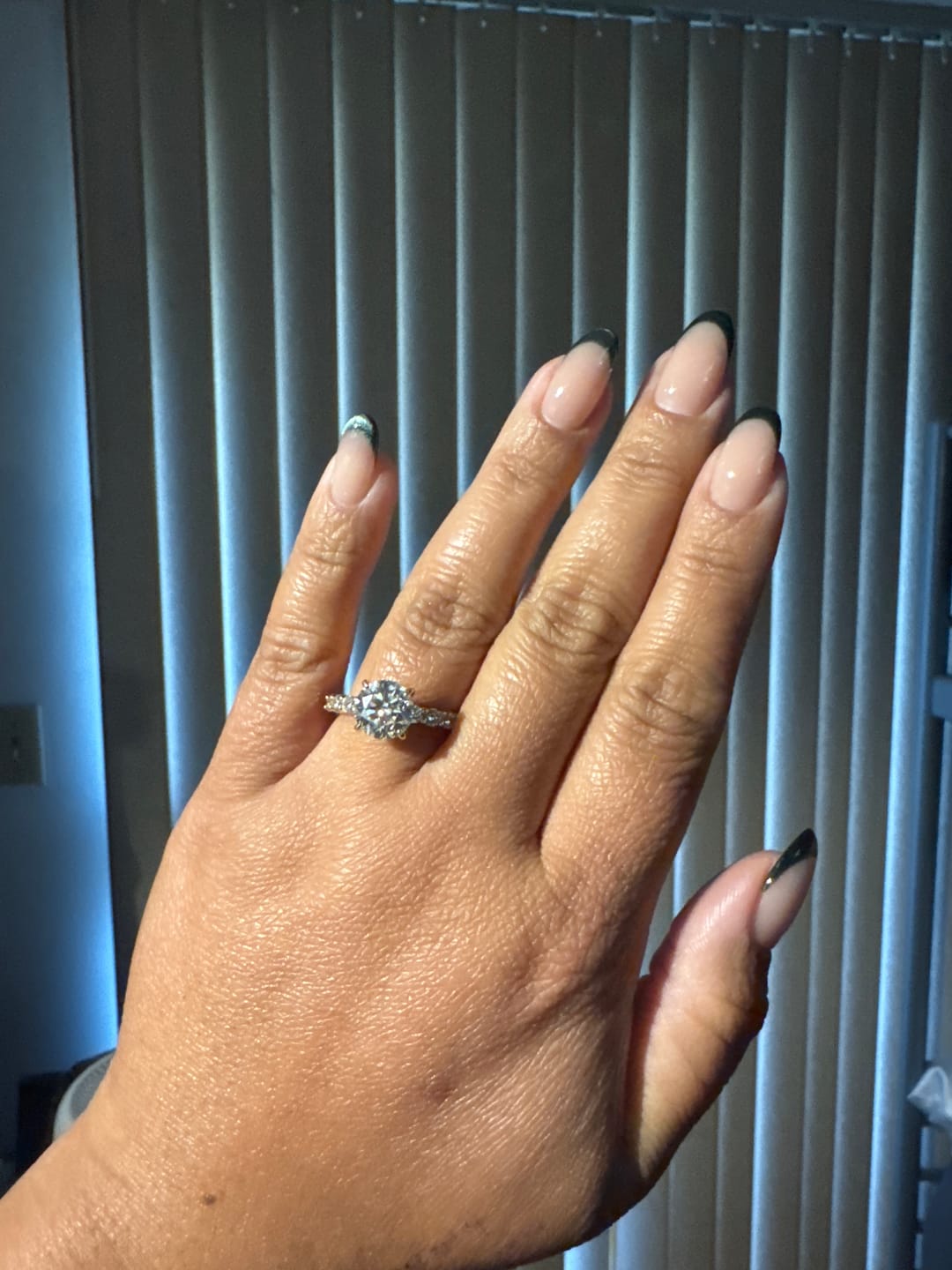 Customer photo review of Rodiffy Moissanite 2.0Ct~4.0 Ct Round Engagement Ring -4 Prong Setting