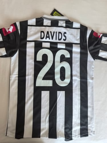 Customer photo review of Edgar Davids Juventus 2001 2002 Season Retro Jersey