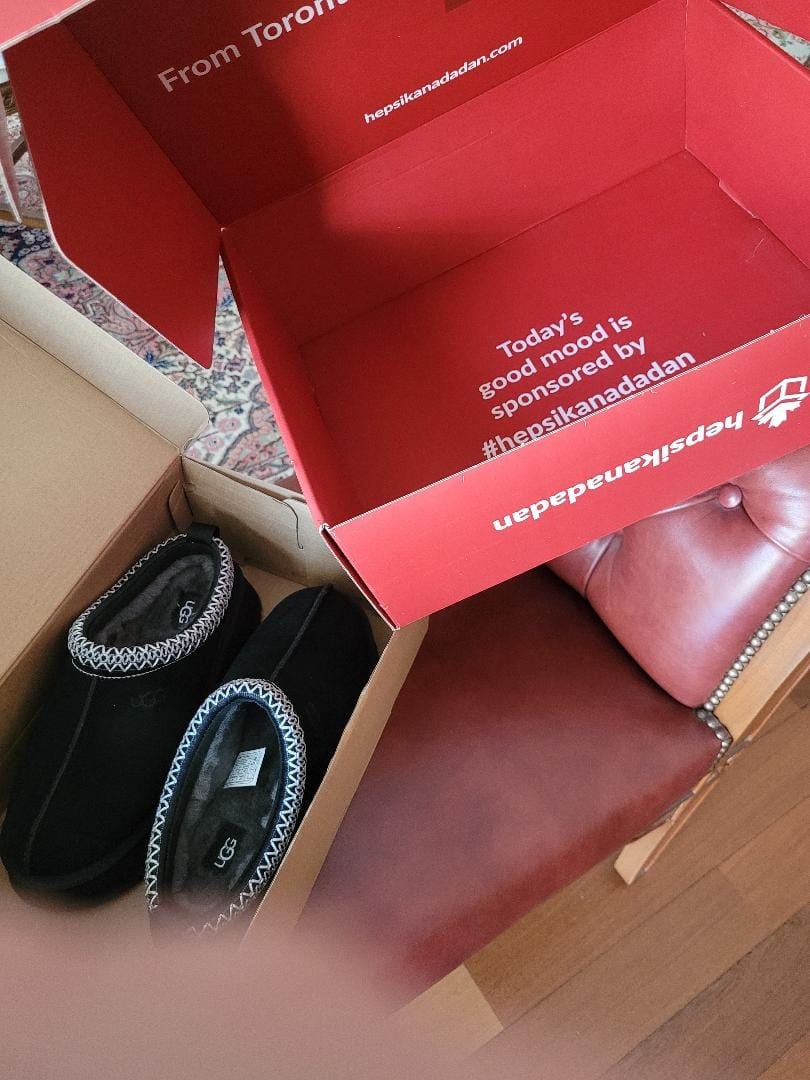 Customer photo review of UGG Women's Tazz II Black