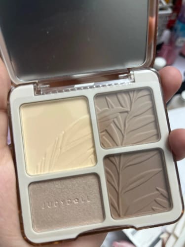 Customer photo review of JUDYDOLL Contour & Highlight Palette