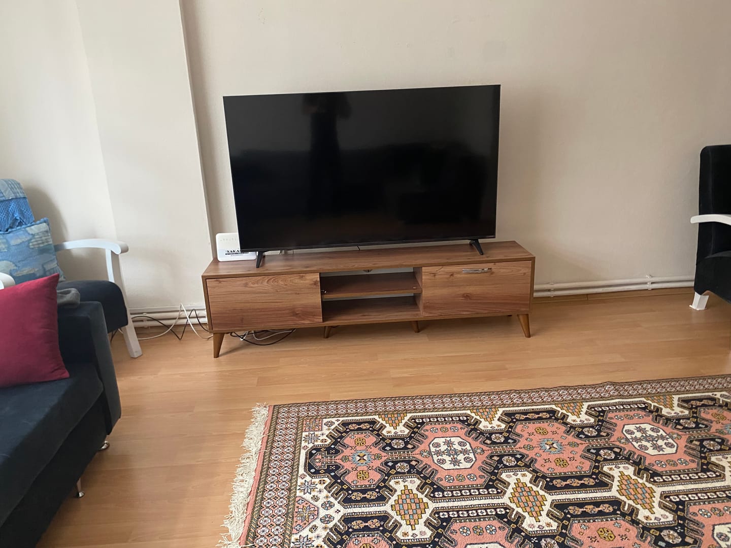 Customer photo review of Rani A9 Tv Ünitesi Modern Ayaklı Tv Sehpası 180 cm Minyatür Ceviz
