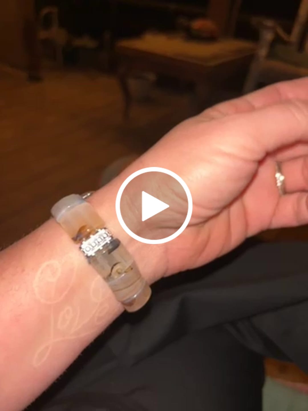 Customer video review of Sacred Sands Agate Stretch Apple Watch Strap