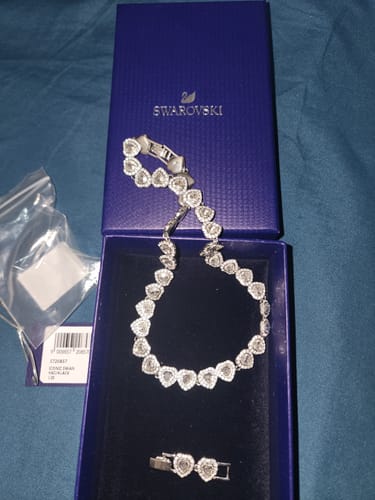 Customer photo review of COLLAR SWAROVSKI TENIS CORAZONES BLANCOS ARIANA GRANDE + KIT DE REGALO