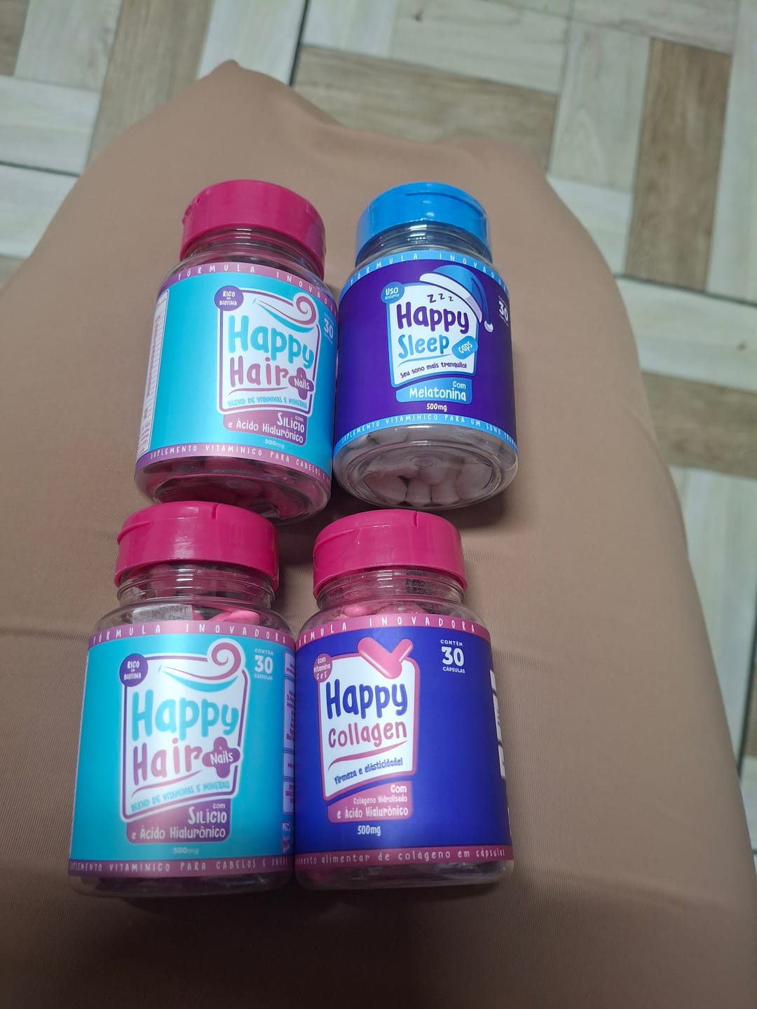Customer photo review of Happy Hair 2 Potes + 1 Melatonina Grátis + 1 Colágeno Grátis