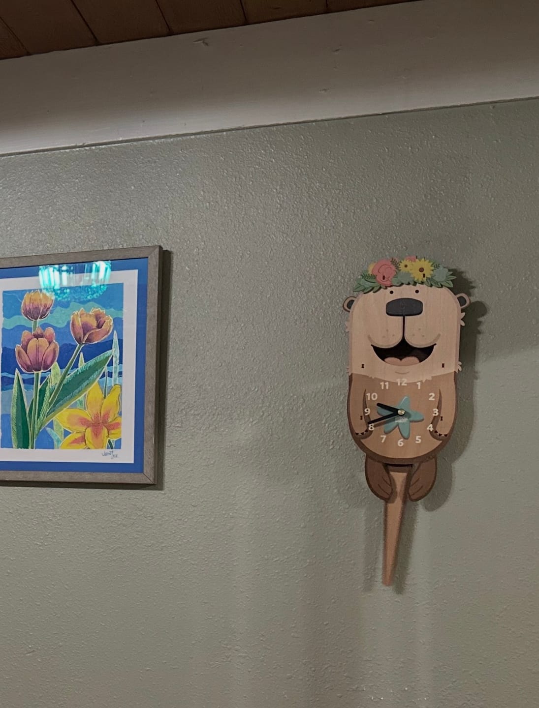 Customer photo review of Lola the Otter Pendulum Clock