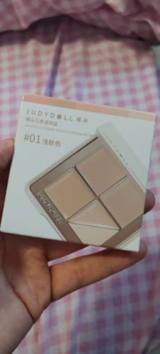 Customer photo review of Judydoll Traceless Cloud-Touch Concealer Palette