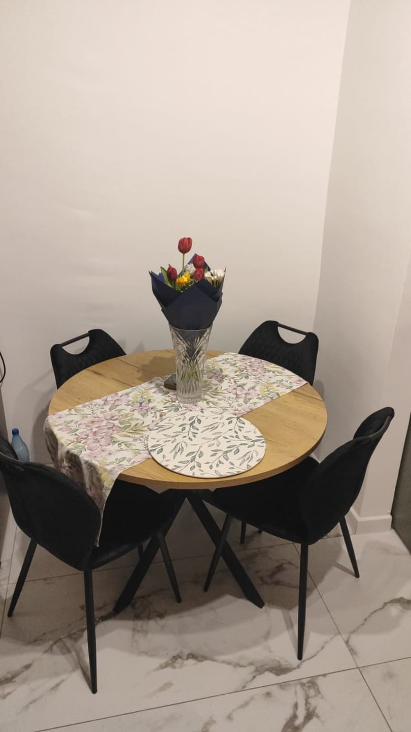 Customer photo review of Masa extensibila pentru sufragerie GASTON, stejar/negru, 100/135x100x75 cm