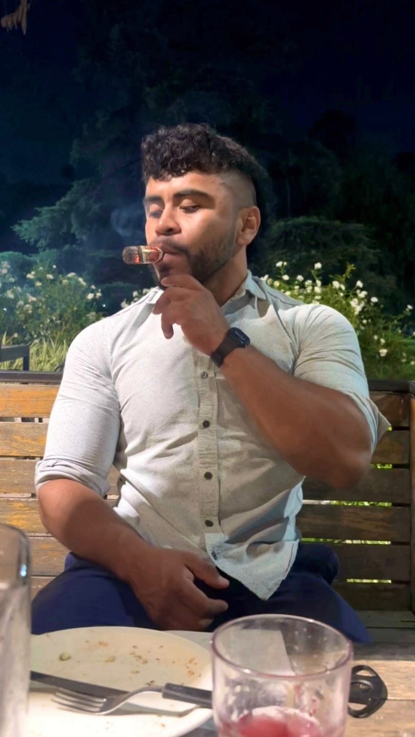 Customer photo review of Mini Short Robusto
