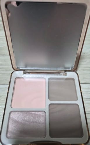 Customer photo review of JUDYDOLL Contour & Highlight Palette