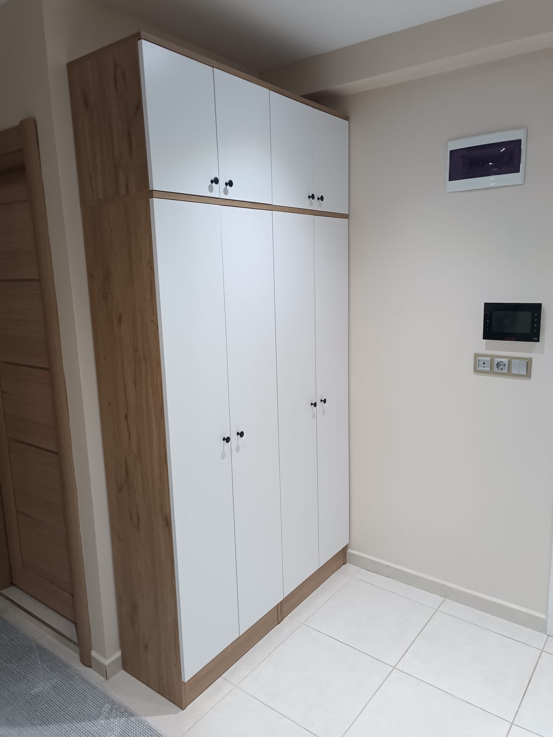 Customer photo review of Rani EA146 Modern Portmanto 8 Kapaklı Raflı Askılı Ayakkabılık Vestiyer Sepet Ceviz - Beyaz