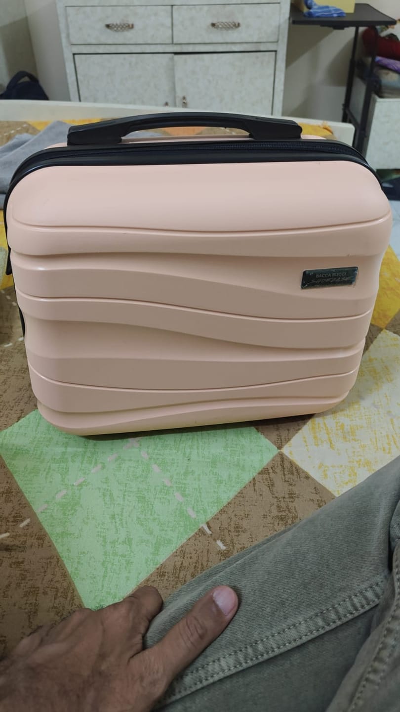 Customer photo review of Bacca Bucci Shoecase – Travel Shoe Carrier for Sneakerheads on the Move