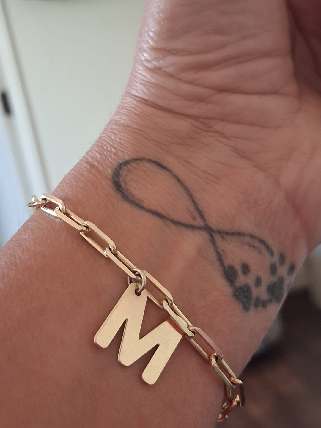 Customer photo review of Pulsera Oro Eslabón Letra Catalina