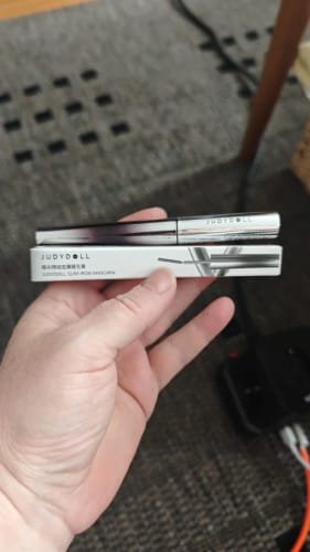Customer photo review of JUDYDOLL Feather Lash Iron Mascara