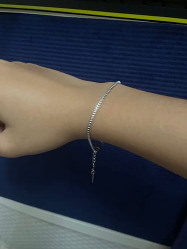 Customer photo review of Taylor Minimal Bracelet