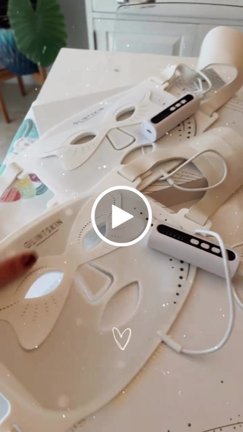 Customer video review of LED Light Therapy Face Mask –Classic Series