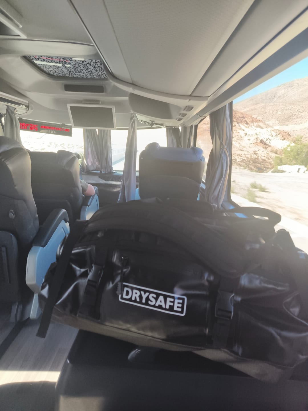 Customer photo review of Bolso Outdoor MAWÜNKO 60 Lts Impermeable DRYSAFE Negro
