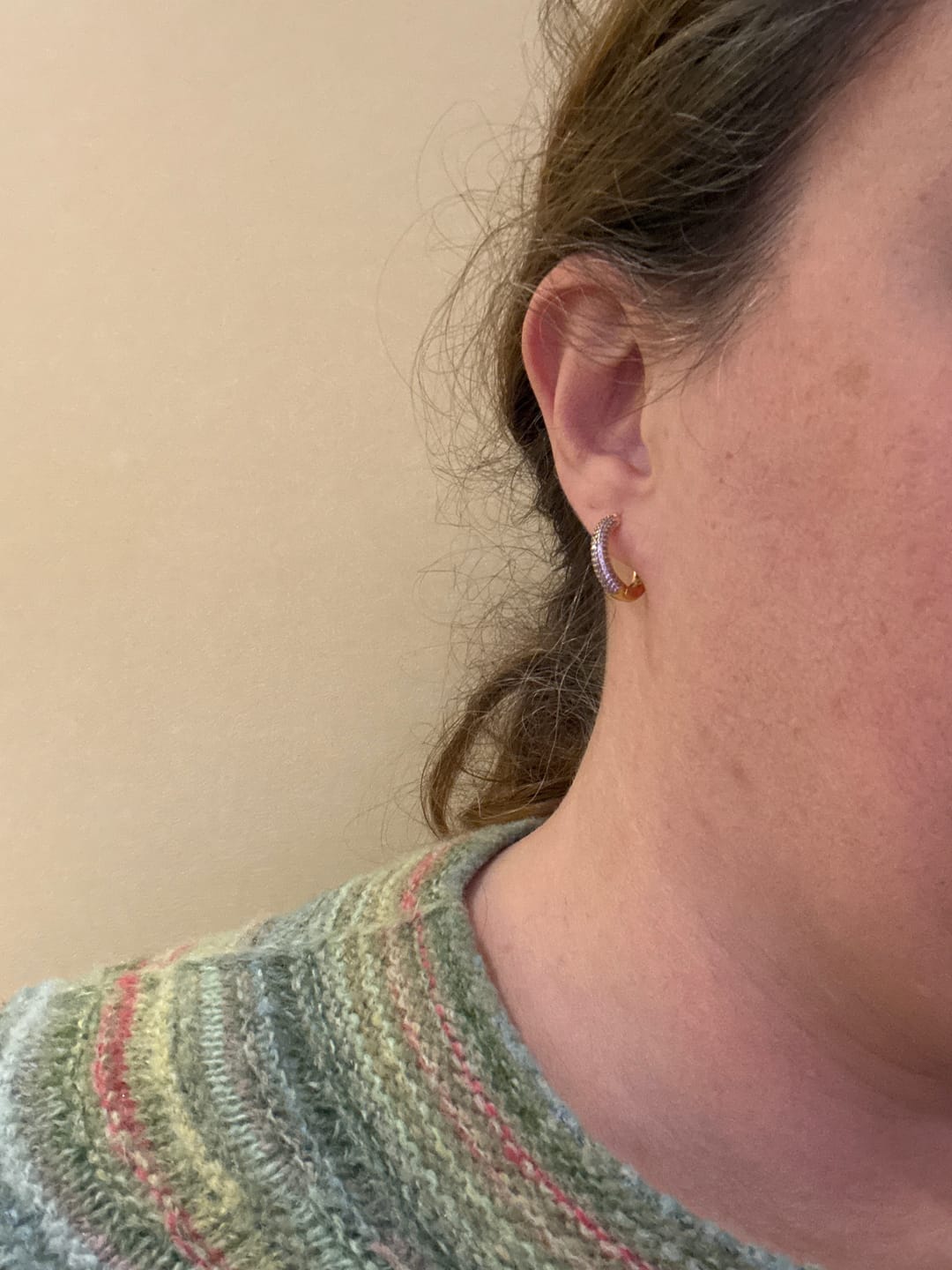 Customer photo review of Orecchino HOOP GEMS - Apricot