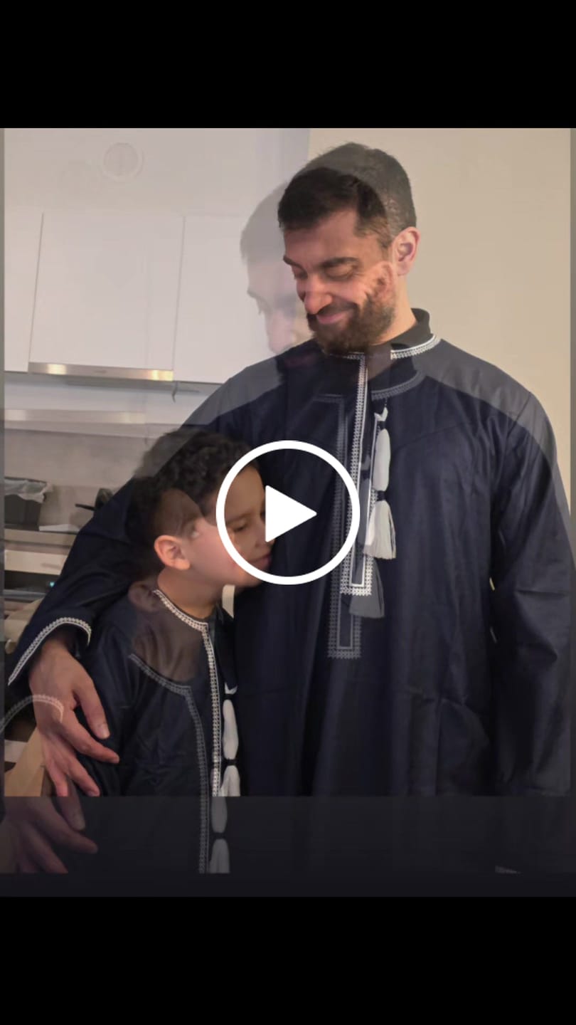 Customer video review of Luxury Navy & White Omani Thobe