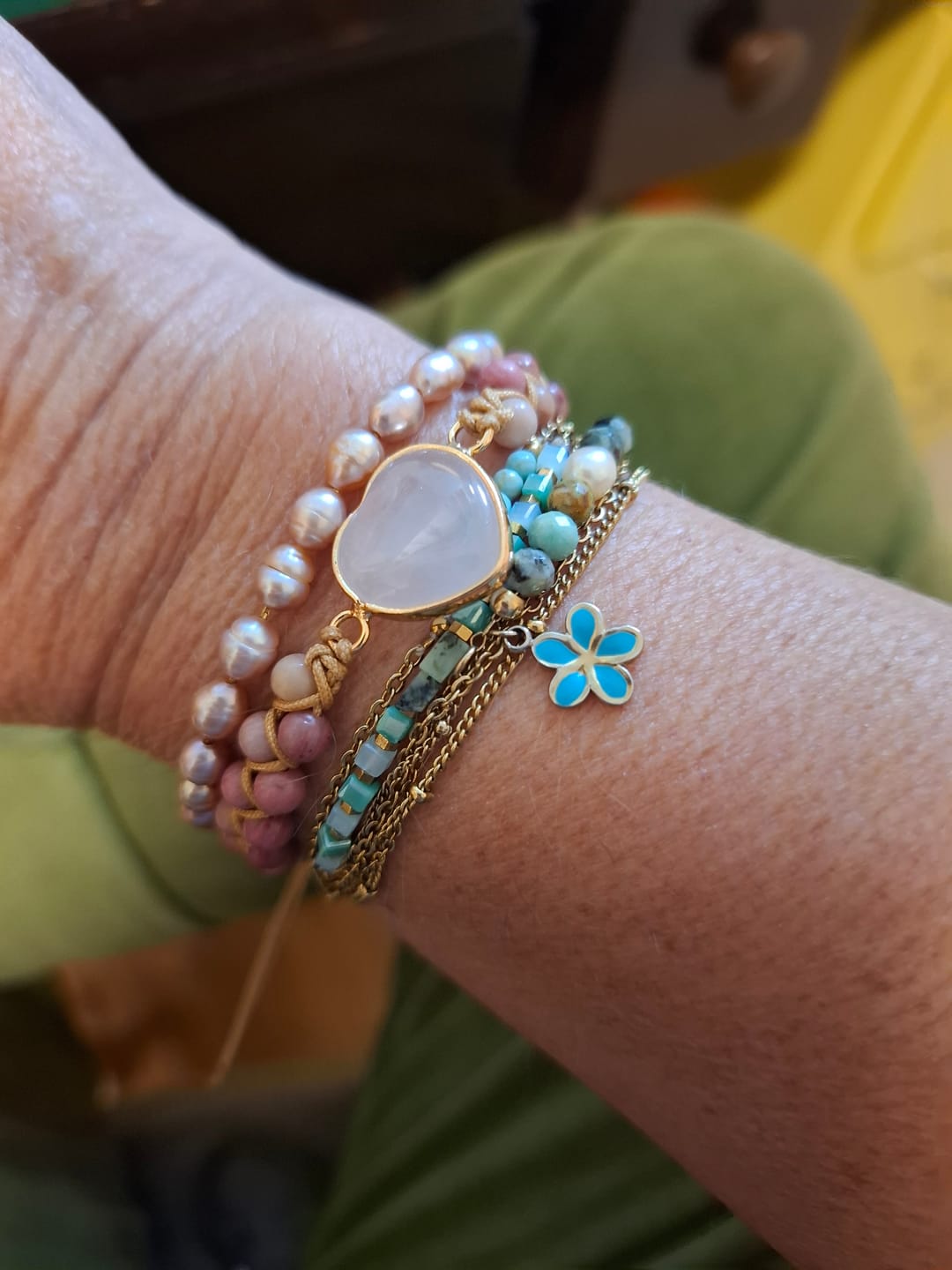 Customer photo review of צמיד לב הגנה - רודונייט רוז קוורץ