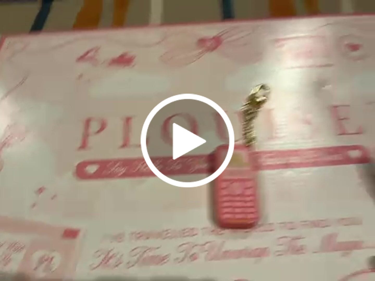 วิดีโอรีวิวจากลูกค้าของ P. Louise You're So Charming Keyring Charms