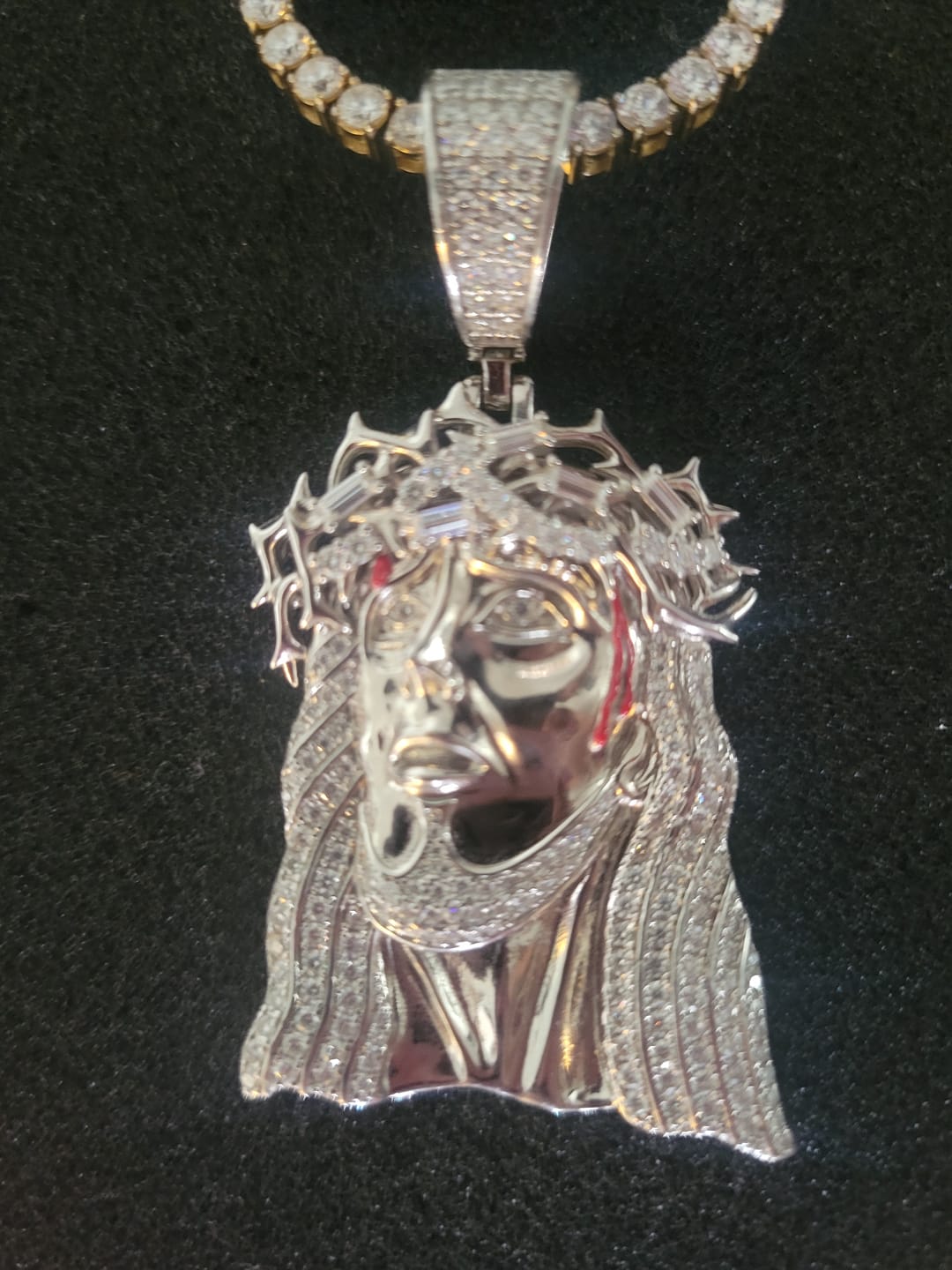 Customer photo review of Pendentif De Jésus en Moissanite