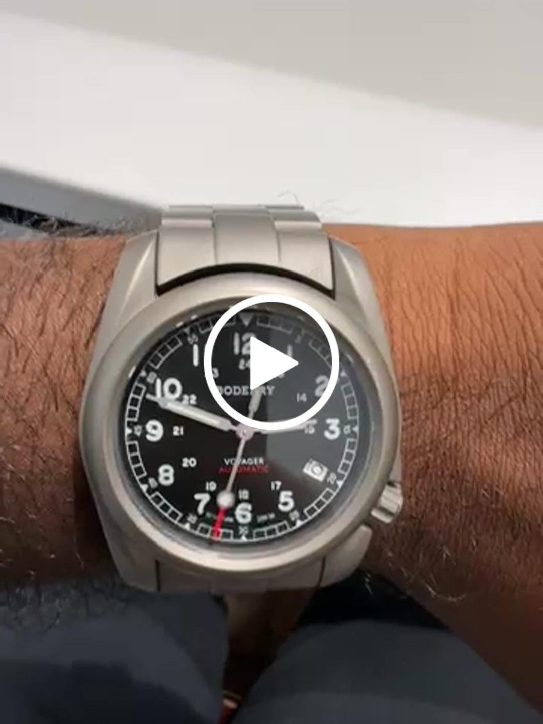 Customer video review of VOYAGER - 100M Waterproof Titanium Automatic Field Watch | Black-bracelet