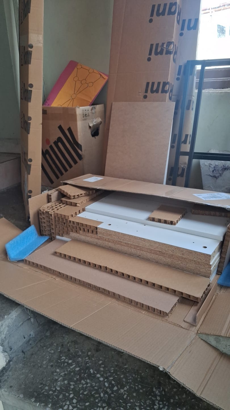 Customer photo review of Rani JE155 Işıklı Kahve Köşesi Çekmeceli Çok Amaçlı Mutfak Dolabı Beyaz