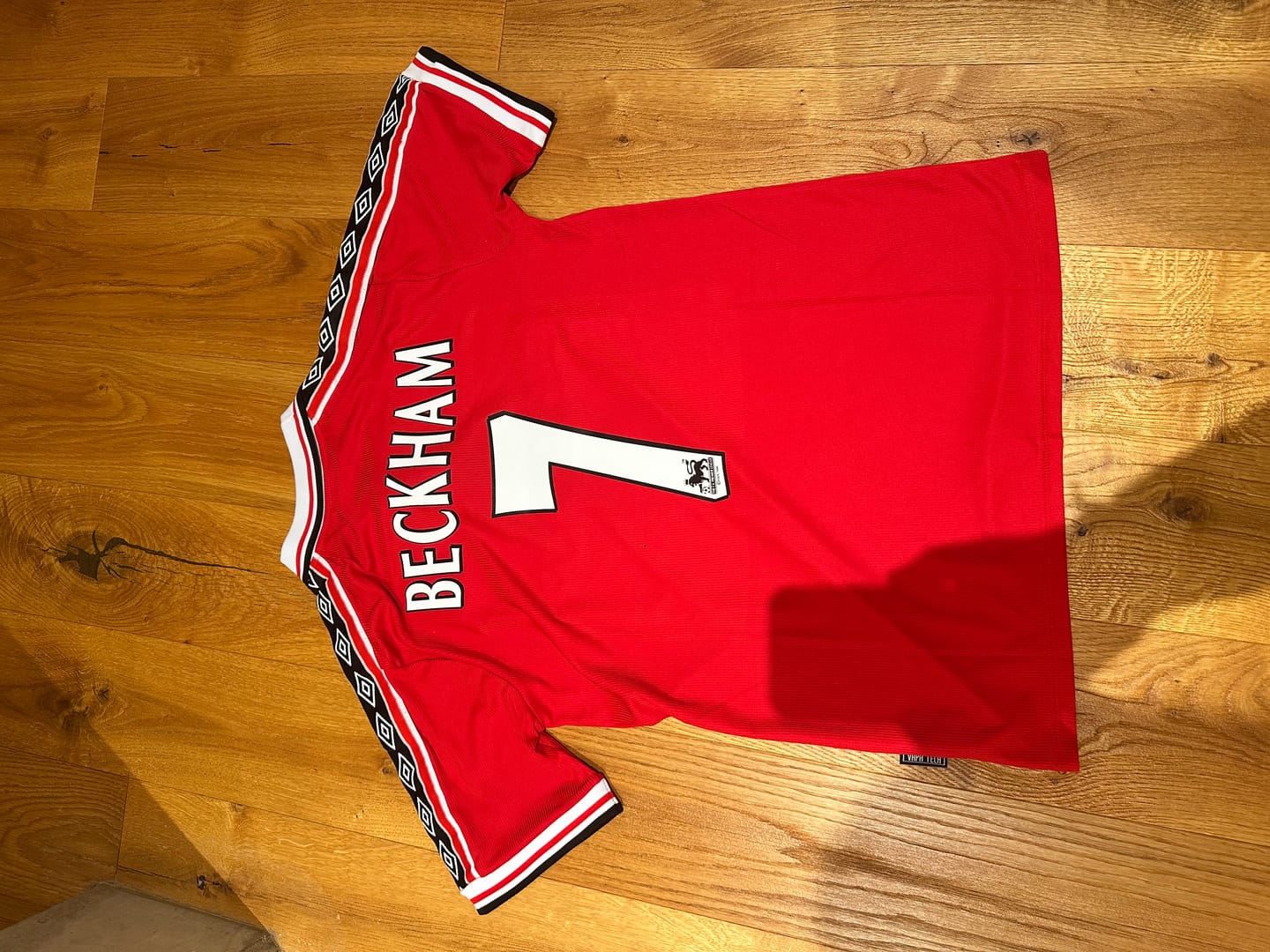 Customer photo review of David Beckham Manchester United 1999 Red Retro Jersey Maillot Trikot Maglia Soccer Shirt