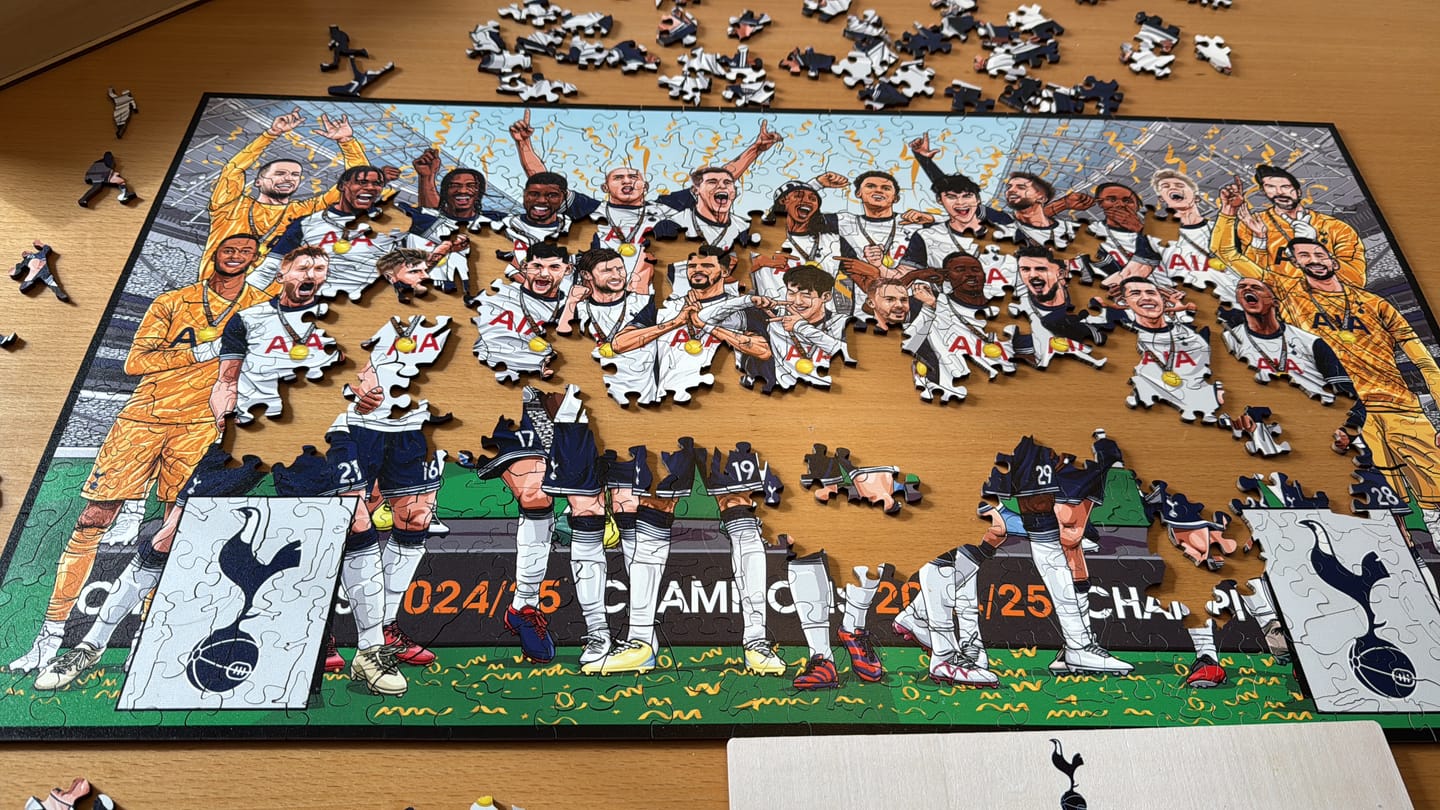 Customer photo review of Tottenham Hotspur FC® 2024/25 Team Europa-League-Sieger – Holzpuzzle