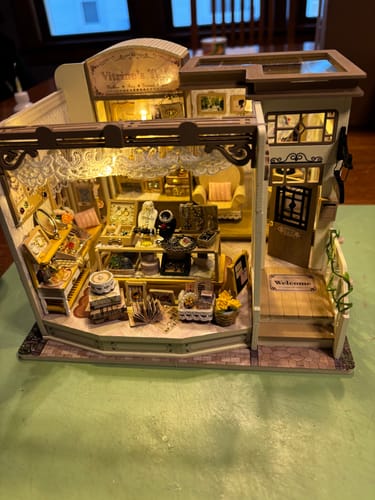 Customer photo review of Vitrine's Tale DIY Miniature Dollhouse Kit