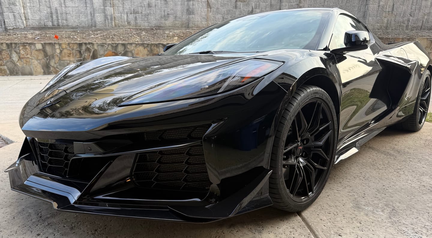 Customer photo review of Corvette C8 Z06 / E-Ray DRY CARBON FIBER Front Splitter [Z07 Package]