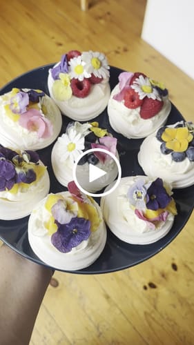 Customer video review of VIOLAS - Freeze Dried Edible Flowers