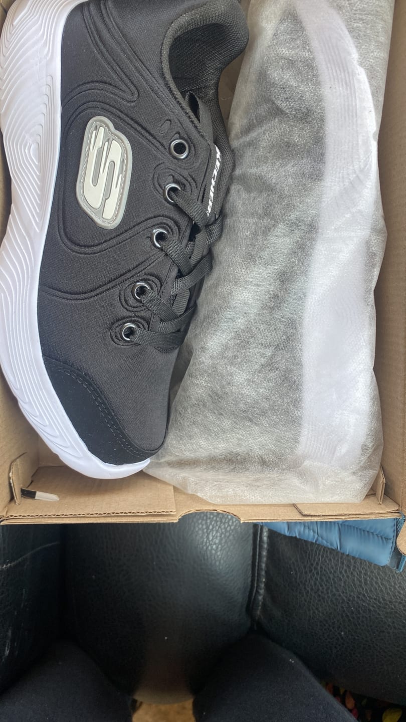 Customer photo review of Tenis 520 Negro Blanco