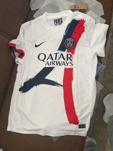 Customer photo review of Maillot Paris Saint Germain saison 2023-2024 édition spéciale
