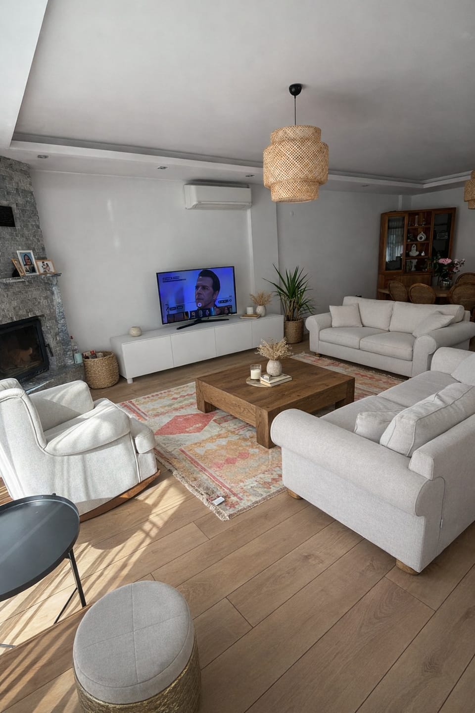 Customer photo review of Oushak Carnaval %100 Naturel Kolay Temizlenir El Emeğiyle Üretilen TENCEL™ Modern Uşak Halısı 10 RED