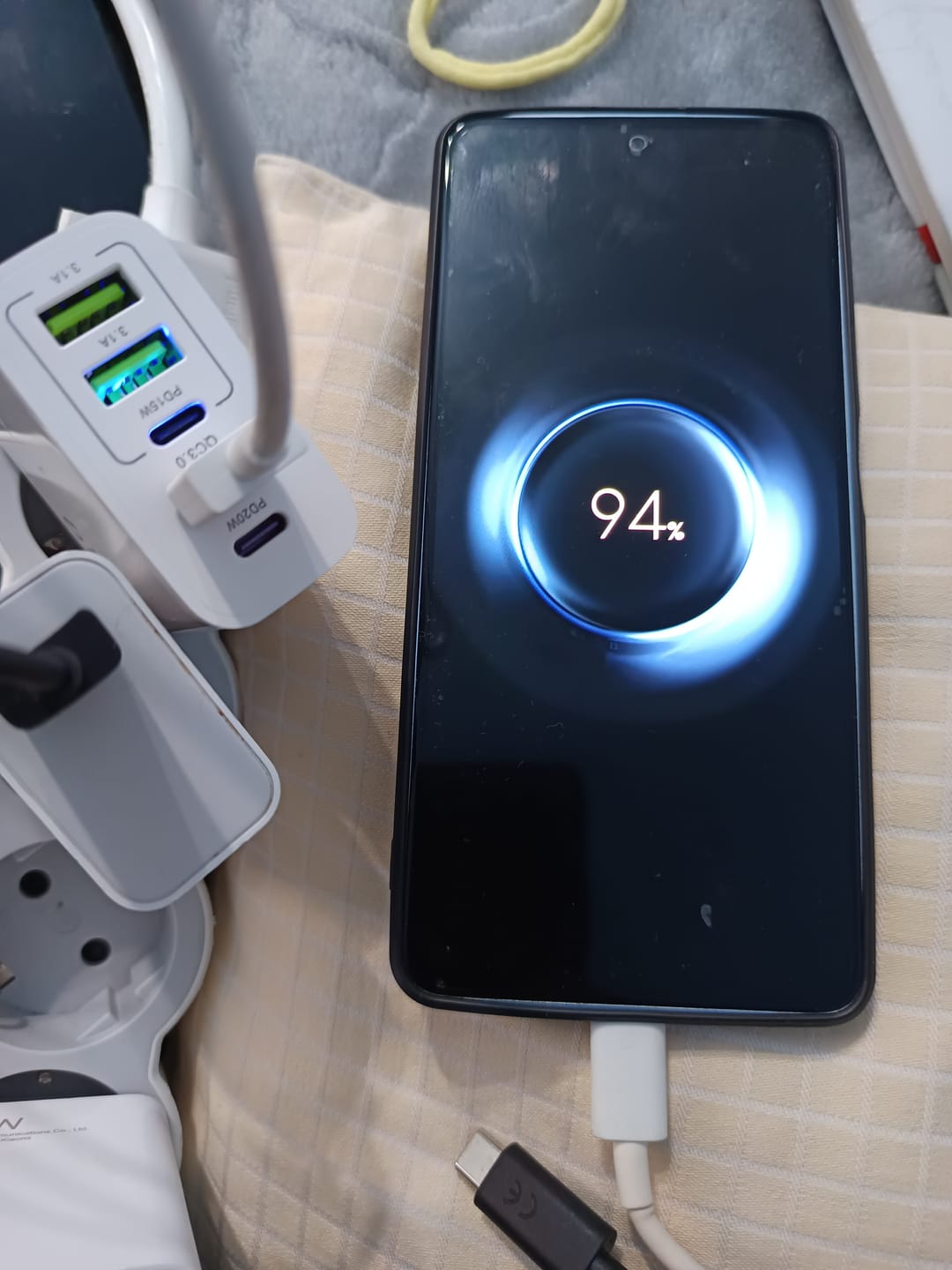 Customer photo review of Incarcator Retea, 65W, 5 Porturi, 3 x USB, 2 x Type-C, Alb