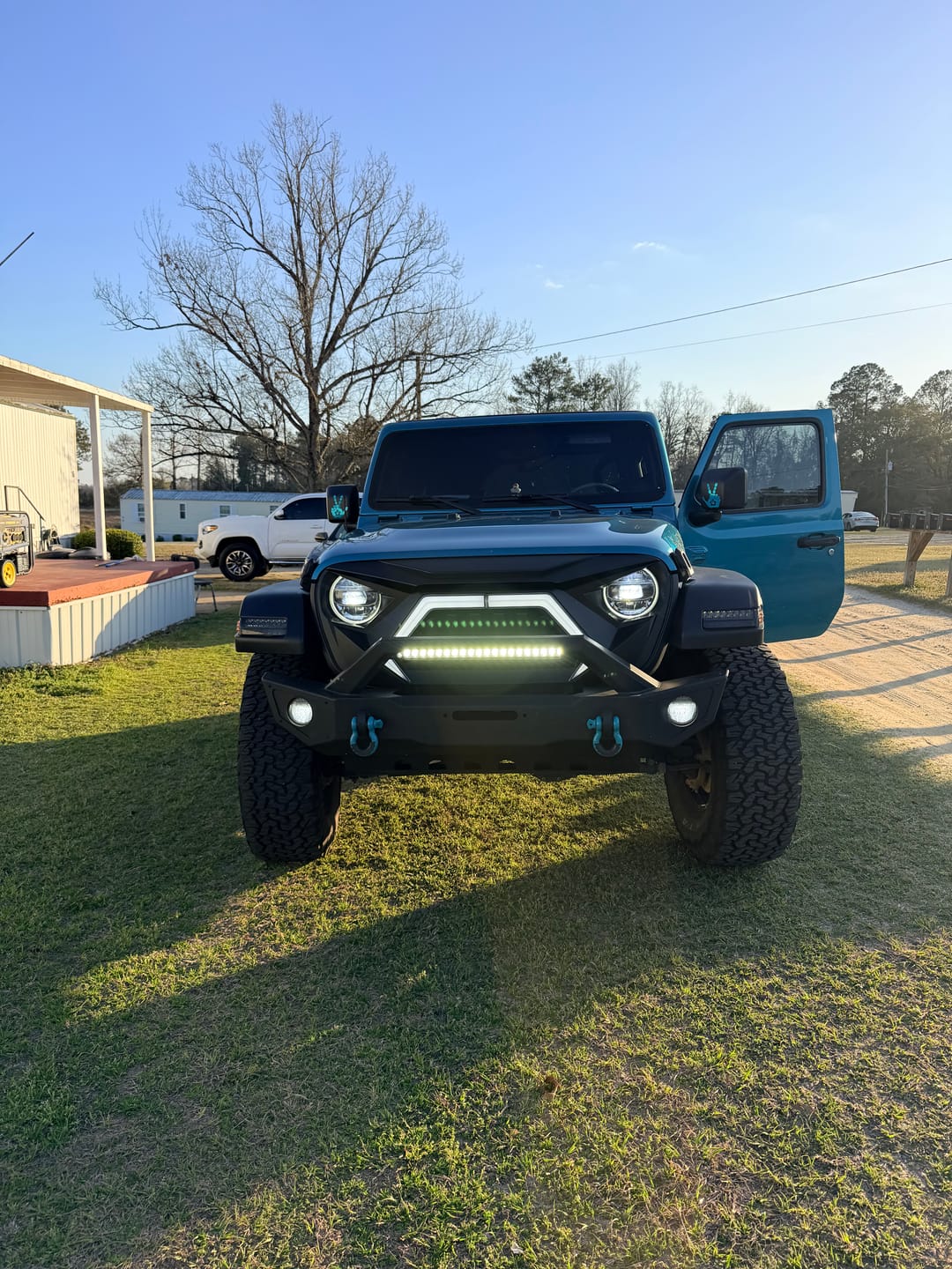 Customer photo review of Goliath Grille W/ LED DRL and Turn Signals - Matte Black For 18+ Jeep Wrangler JL & Gladiator JT