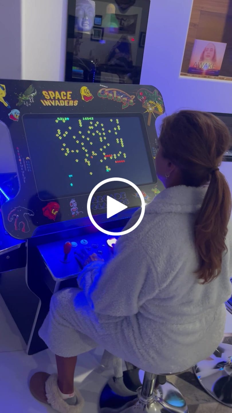 Customer video review of Cocktail Arcade Machine 4600 Games  Tilt Up Black Lift Up Retro Multi-cade Table