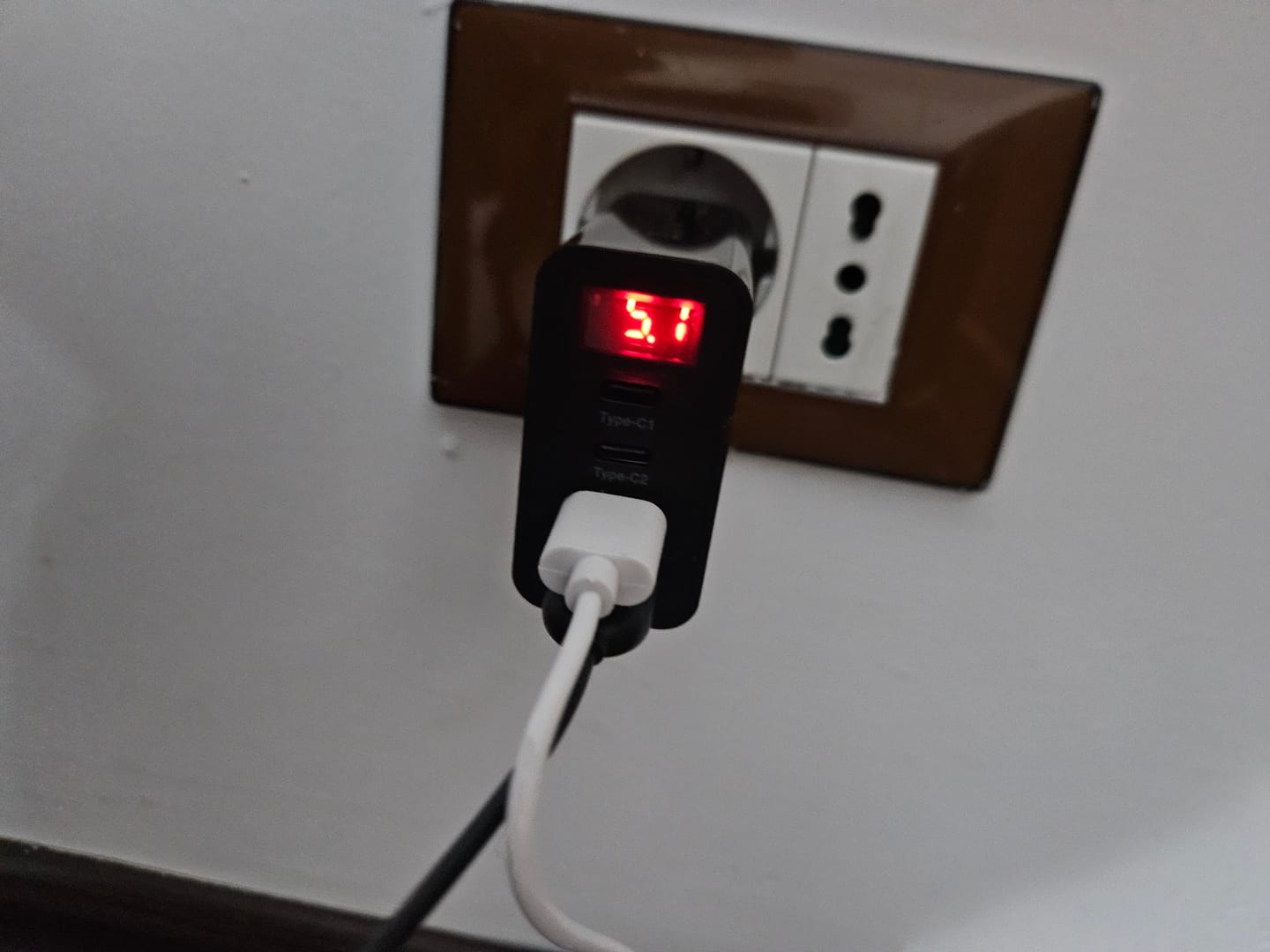 Customer photo review of Incarcator Retea Timebox, 4 Porturi, 45W, 2 x Type-C, 2 x USB, Negru