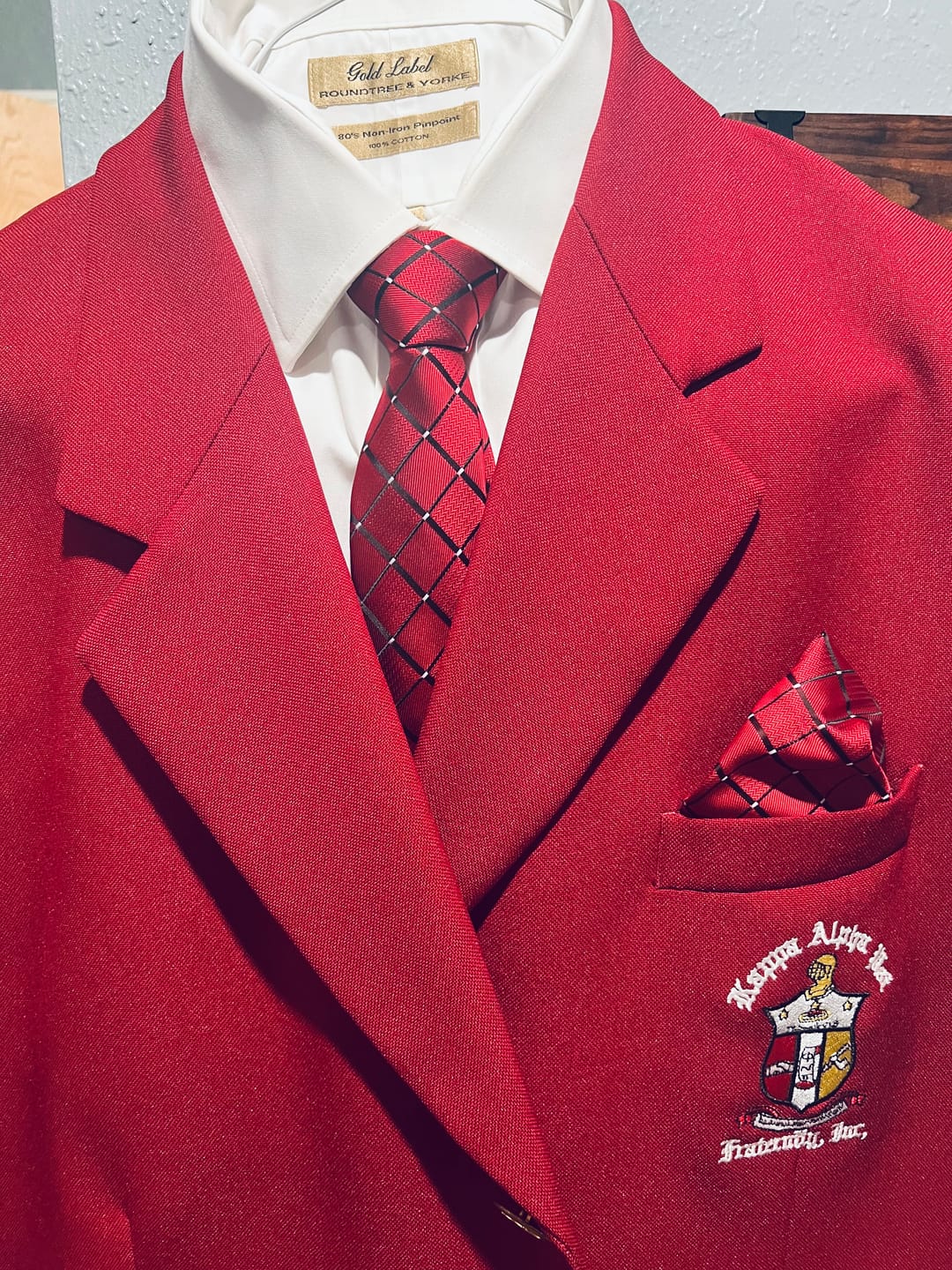 Customer photo review of Ties2you Mens Silk Necktie Red Plaid Formal Tie Pocket Square Cufflinks Set
