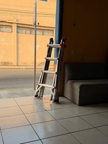 Customer photo review of Escalera de Aluminio Multiposición 17' (5.18 m) Tipo IA con Niveladores Megalite+ Little Giant 11537-801TH (Demo)