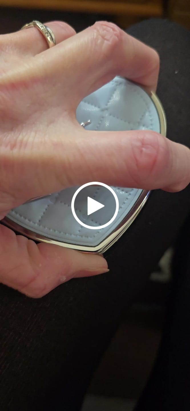 Customer video review of P.Louise Skin Bling Pressed Highlighter Powder