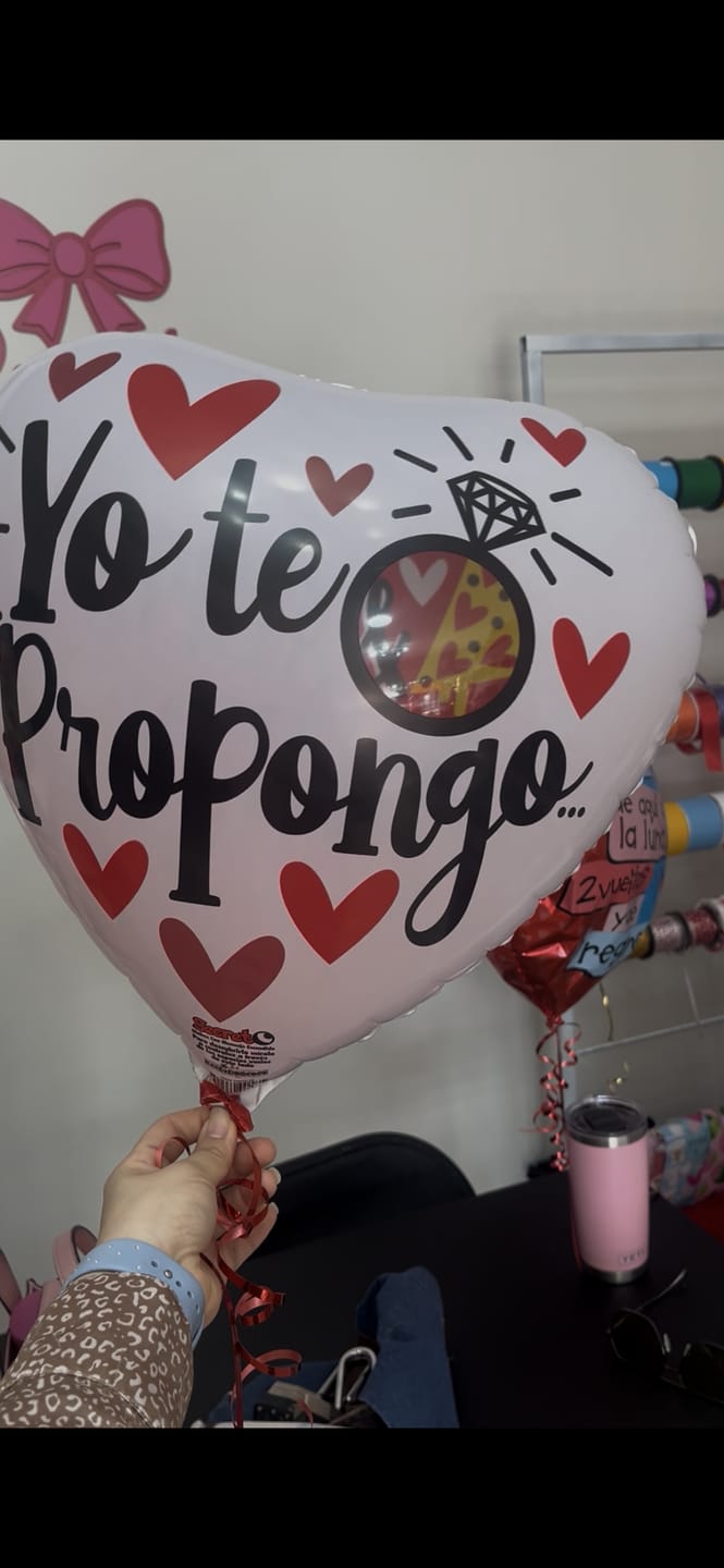 Customer photo review of GLOBO METÁLICO 18” AMOR YO TE PROPONGO MATRIMONIO
