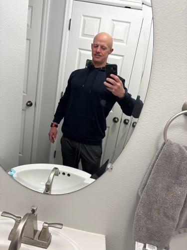 Customer photo review of 021 ESSENTIAL HOODIE