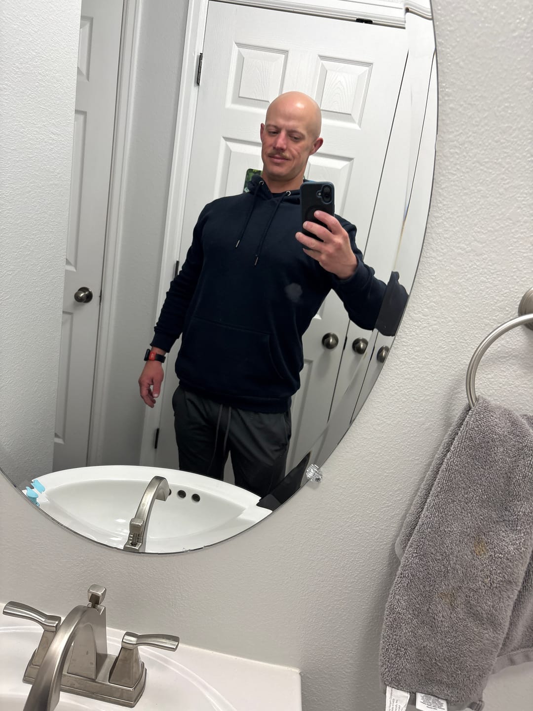 Customer photo review of 021 ESSENTIAL HOODIE